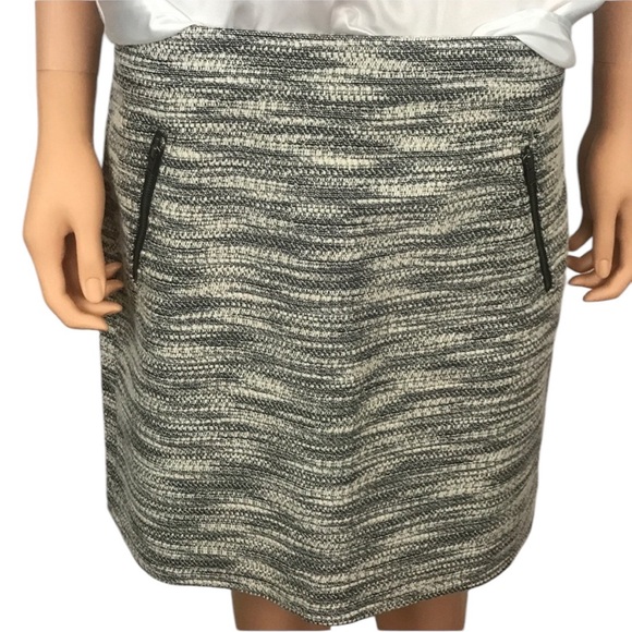 LOFT Dresses & Skirts - Ann Taylor Loft Petites Black and White skirt!